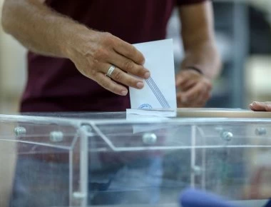 Παρωδία η πρόταση του ΣΥΡΙΖΑ για συμμετοχή των απόδημων Ελλήνων στις εκλογές: «Θα βγάζουν μόνο 3 βουλευτές»